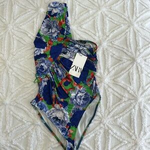 Zara bodysuit floral asymmetrical size medium